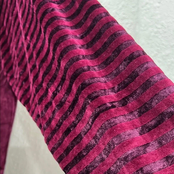 Linda Clifford women’s Burgundy Velvet Cardigan size 40/42 GUC - Picture 6 of 10